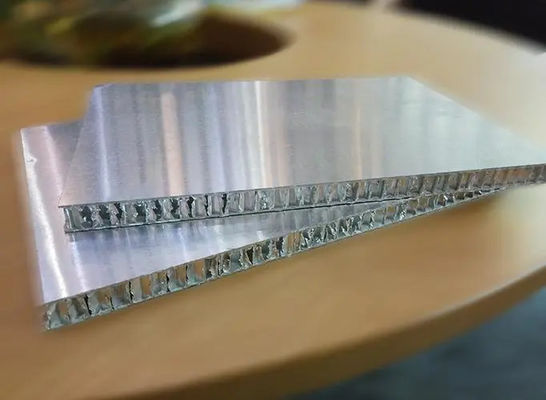 알루미늄 허니콤 코어에서 0.08 밀리미터 두꺼운 스테인레스 강철 샌드위치 패널